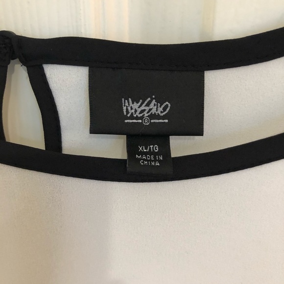 White Blouse with Black Trim XL - Picture 5 of 5